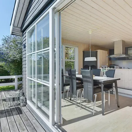 Leandra - 600m From The Sea By Interhome Nyaraló