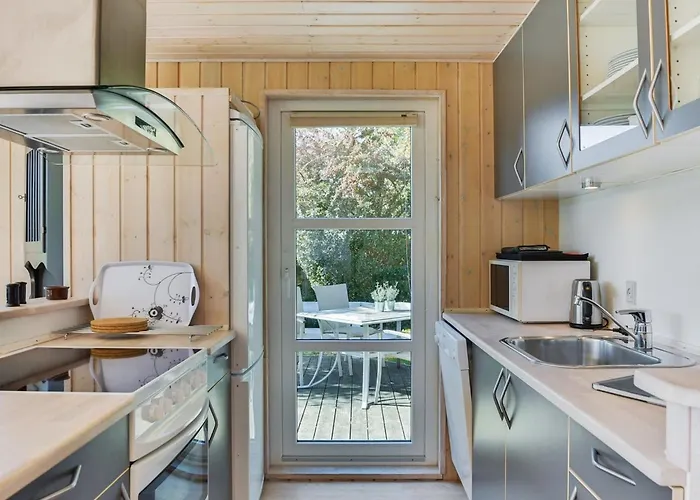 Leandra - 600m From The Sea By Interhome